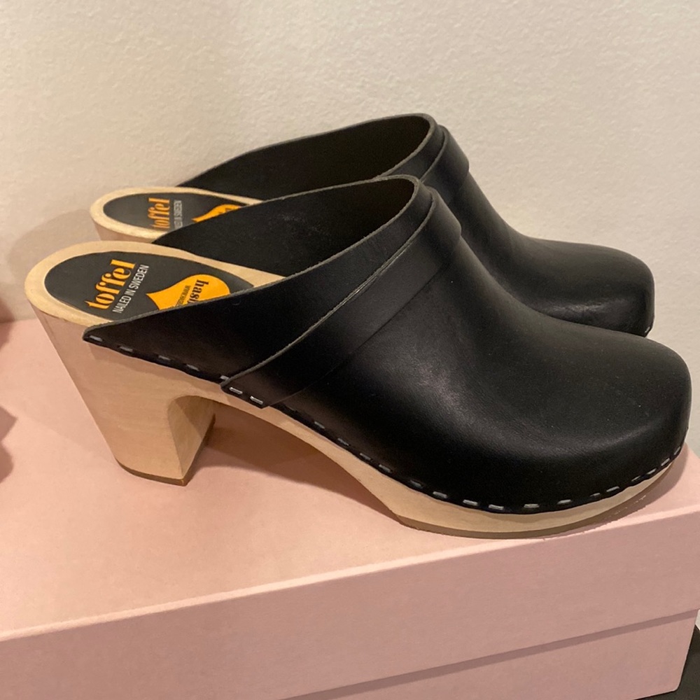 Swedish Hasbeens Women's High Rise Heels Clogs Black Leather Wood Heel Size 39